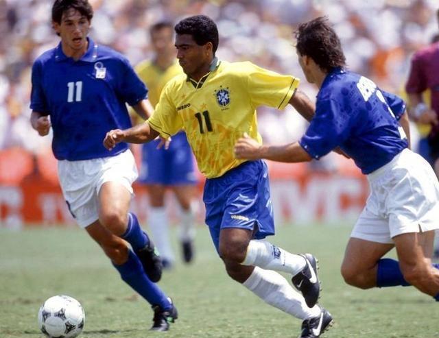 西甲第1輪赫塔菲0-0巴塞羅那 拉菲尼亞肘擊對手染紅！十人巴薩悶和十人赫塔菲！.