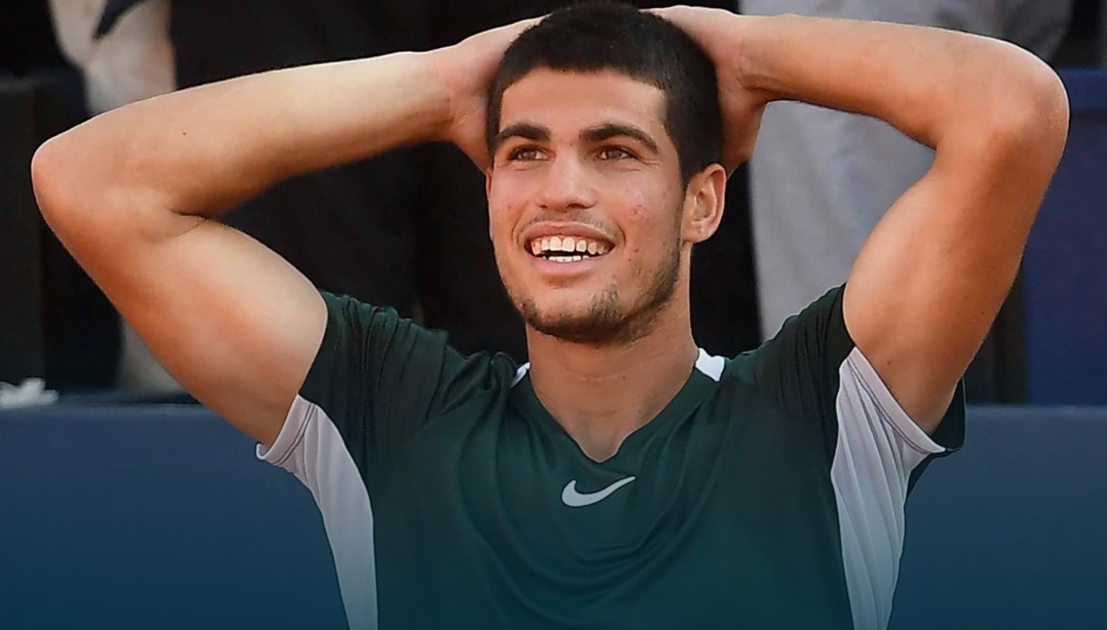 萨在中场如 萨在中场如