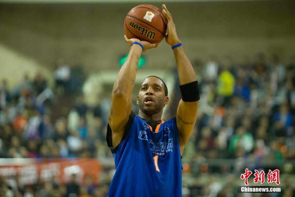 梅西本场数据：送出4记关键传球&助攻双响，获评8.8分全场最高.