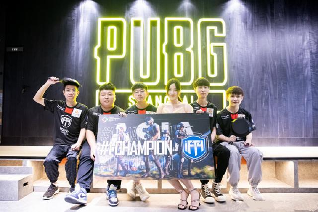 梅西本场数据：送出4记关键传球&助攻双响，获评8.8分全场最高.