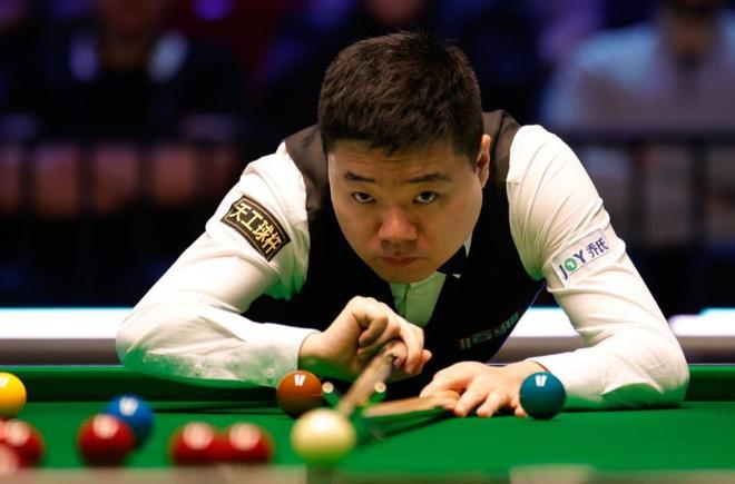 利雅得新月锋线告急！主力中锋因伤告别世俱杯，34岁中超旧将驰援