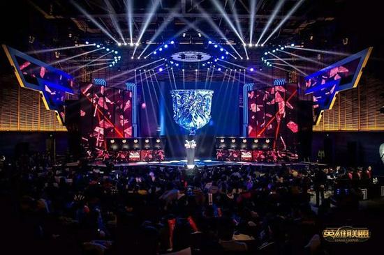 据俱乐部跟 据俱乐部跟